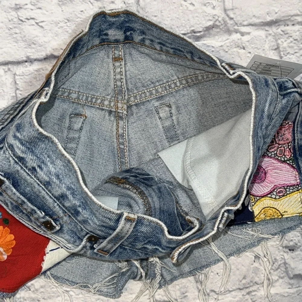 Urban Renewal Boho Floral Patch Upcycled Denim Levi’s Distressed Jean Shorts NWT